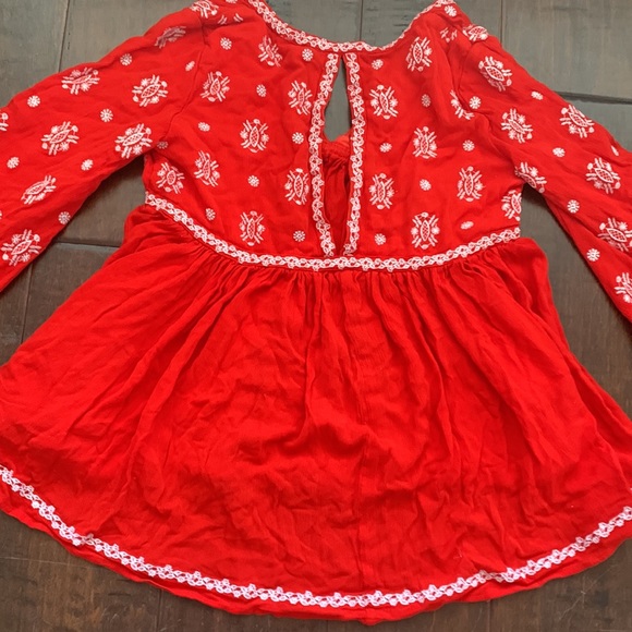 EUC Red White Fate Embroidered Boho Blouse Top Shirt Bell Sleeves XS - Picture 6 of 7